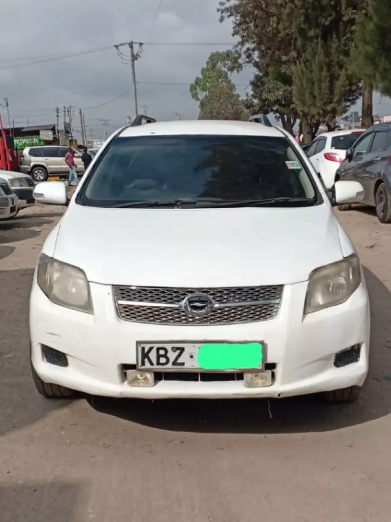 Toyota Fielder    - 2012