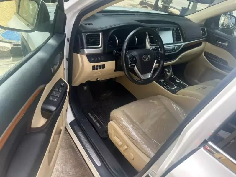 Toyota Highlander   - 2017