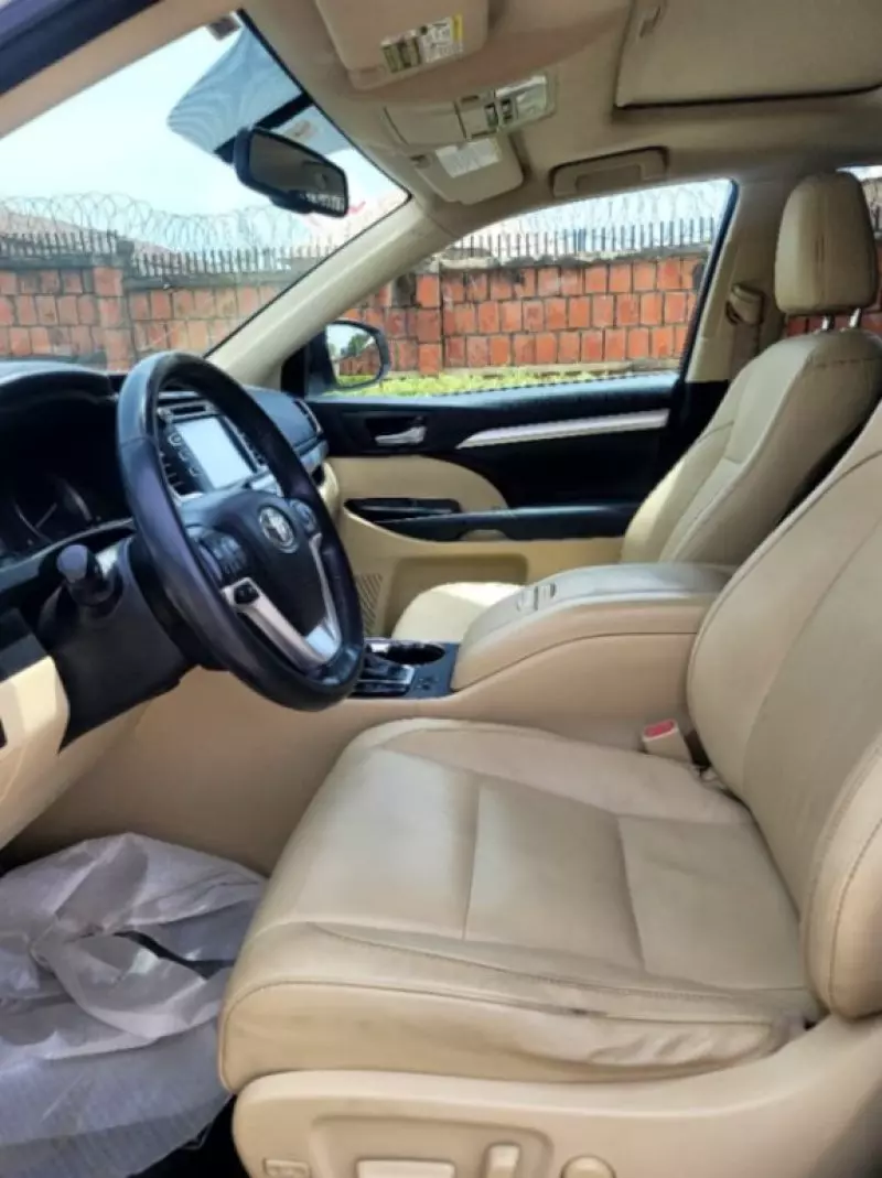 Toyota Highlander   - 2015