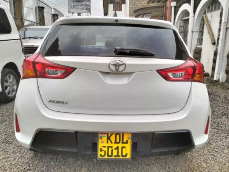 Toyota Auris   - 2015