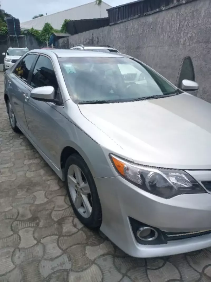 Toyota Camry   - 2013