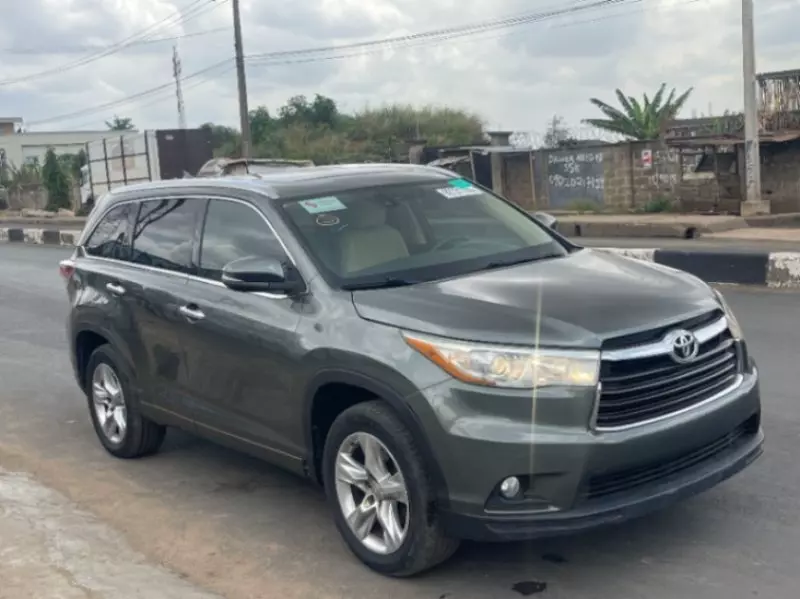 Toyota Highlander   - 2015
