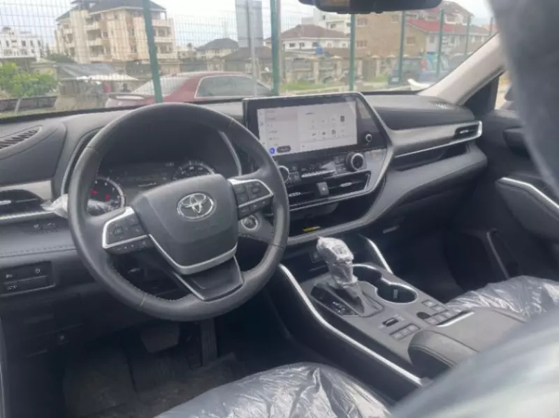 Toyota Highlander   - 2024