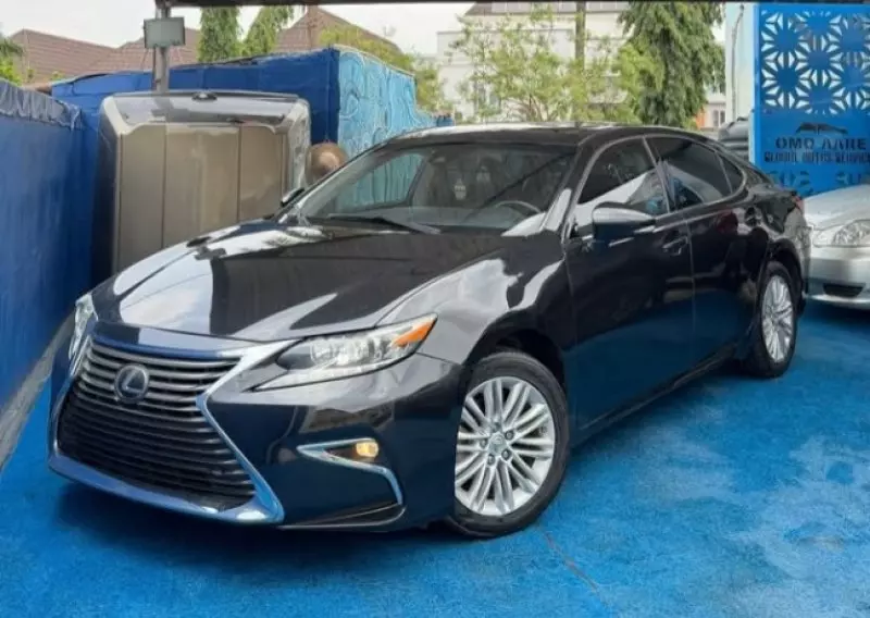 Lexus ES   - 2016