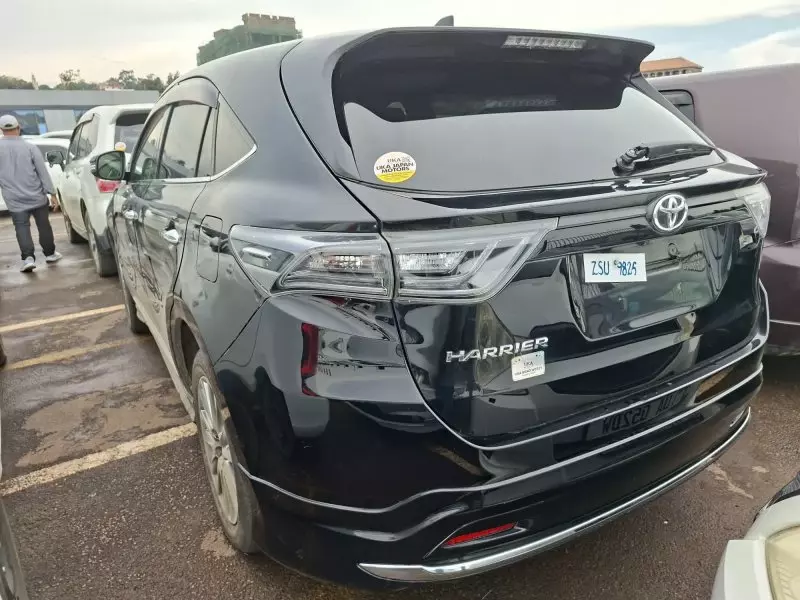 Toyota Harrier   - 2016