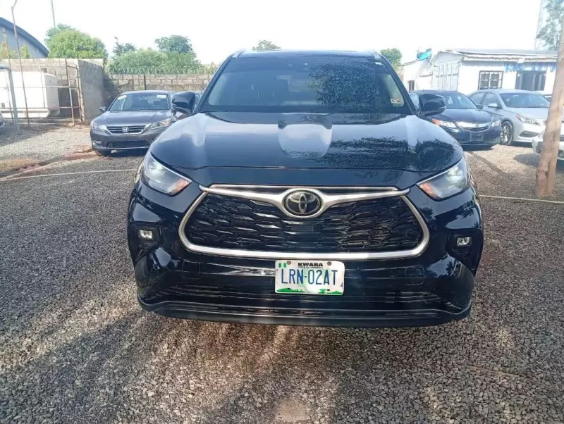 Toyota Highlander   - 2022