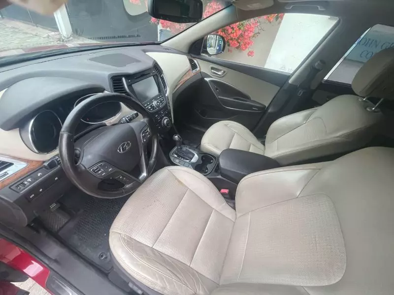 Hyundai Santa Fe   - 2013