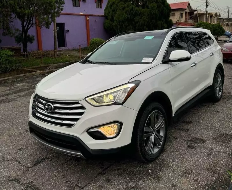 Hyundai Santa FE   - 2015