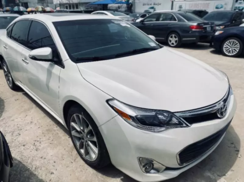 Toyota Avalon   - 2014