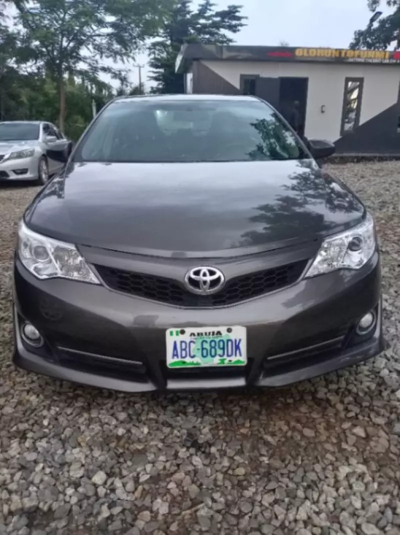 Toyota Camry   - 2012
