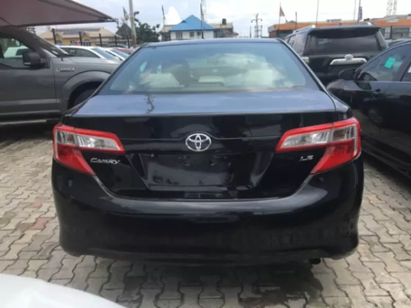 Toyota camry   - 2012