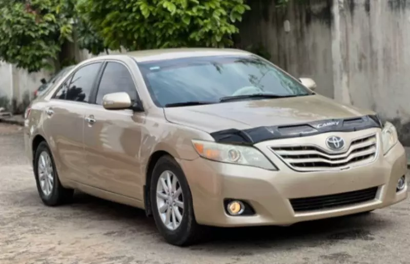 Toyota Camry   - 2010