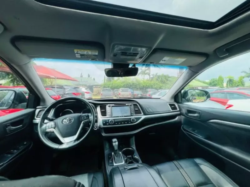 Toyota Highlander   - 2017