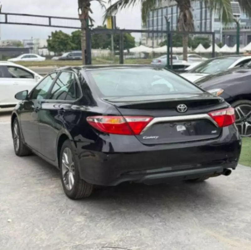 Toyota Camry   - 2012