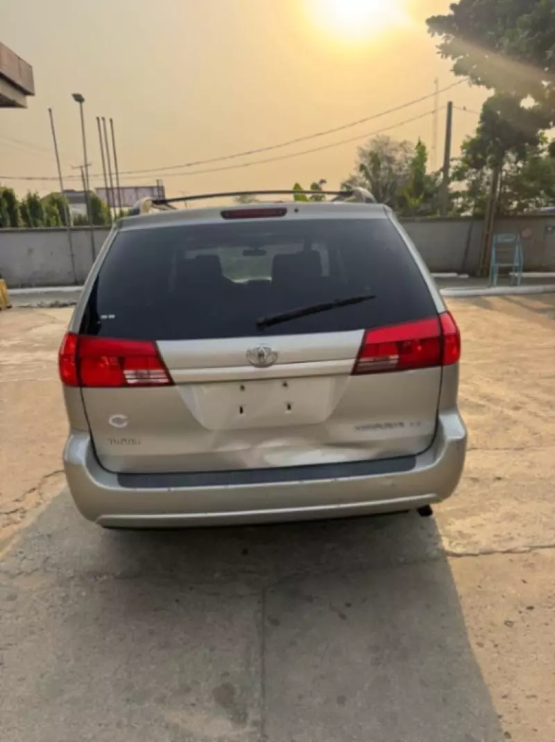 Toyota Sienna   - 2009