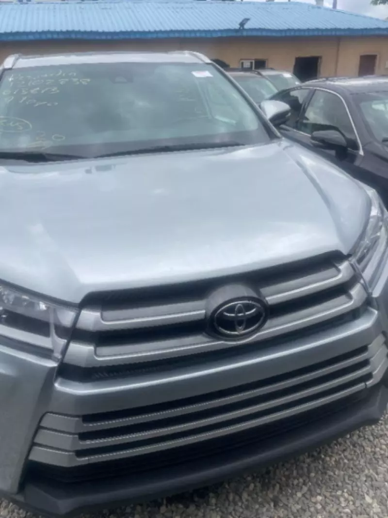 Toyota Highlander   - 2019
