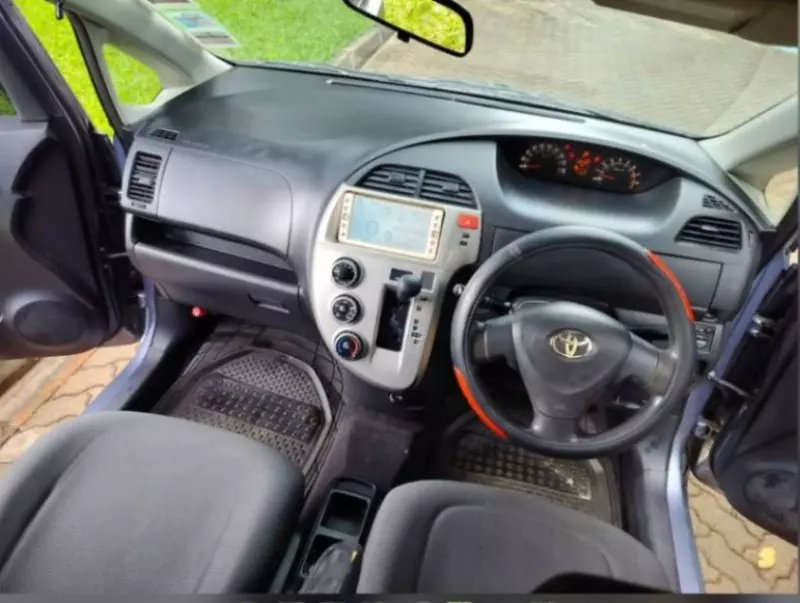 Toyota Ractis   - 2012