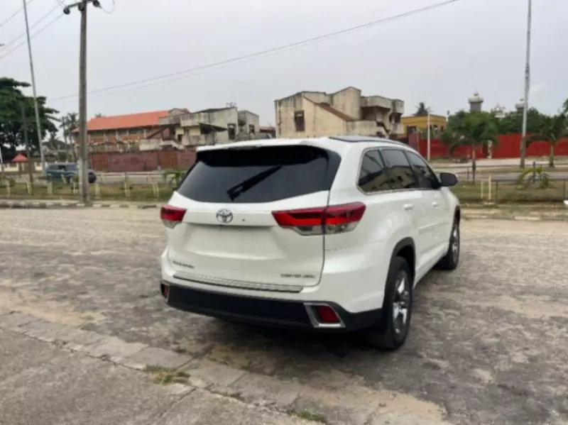 Toyota Highlander   - 2018