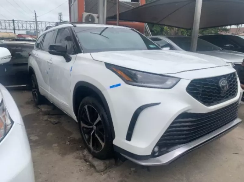 Toyota Highlander   - 2020