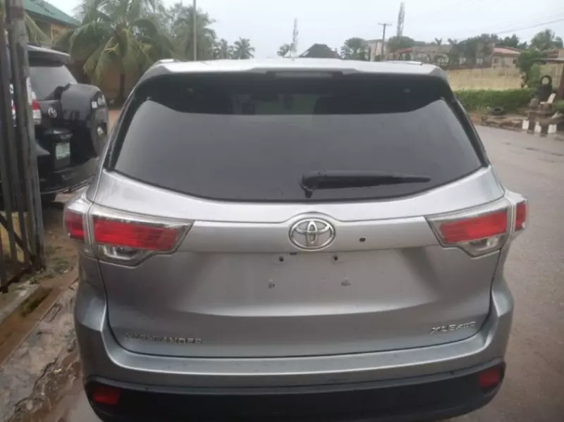 Toyota Highlander   - 2015