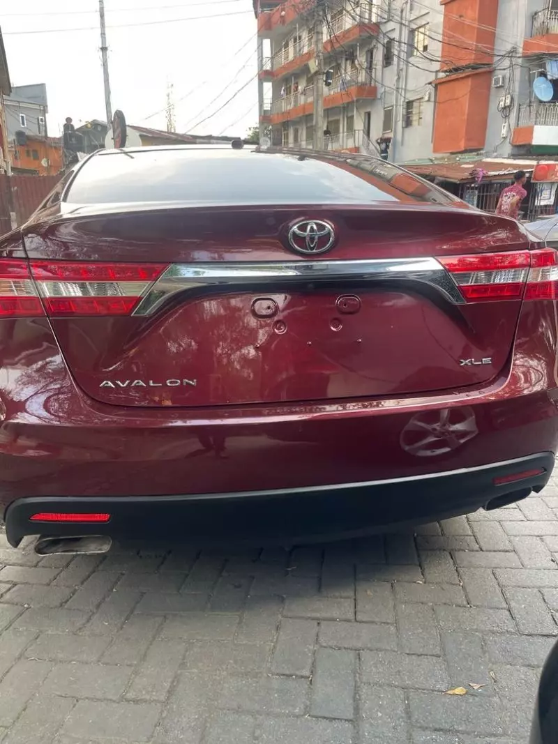 Toyota Avalon   - 2014