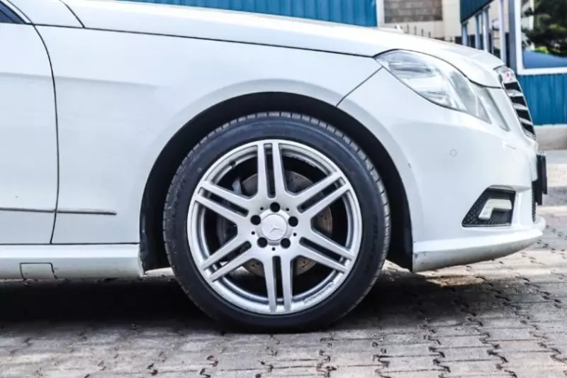Mercedes-Benz E250   - 2010