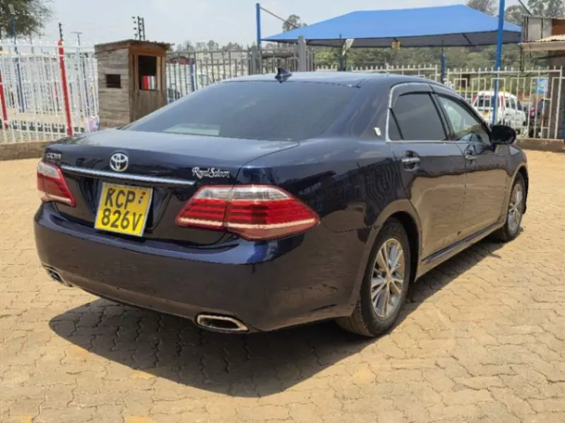 Toyota Crown   - 2011