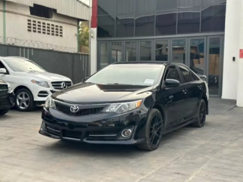 Toyota Camry   - 2014