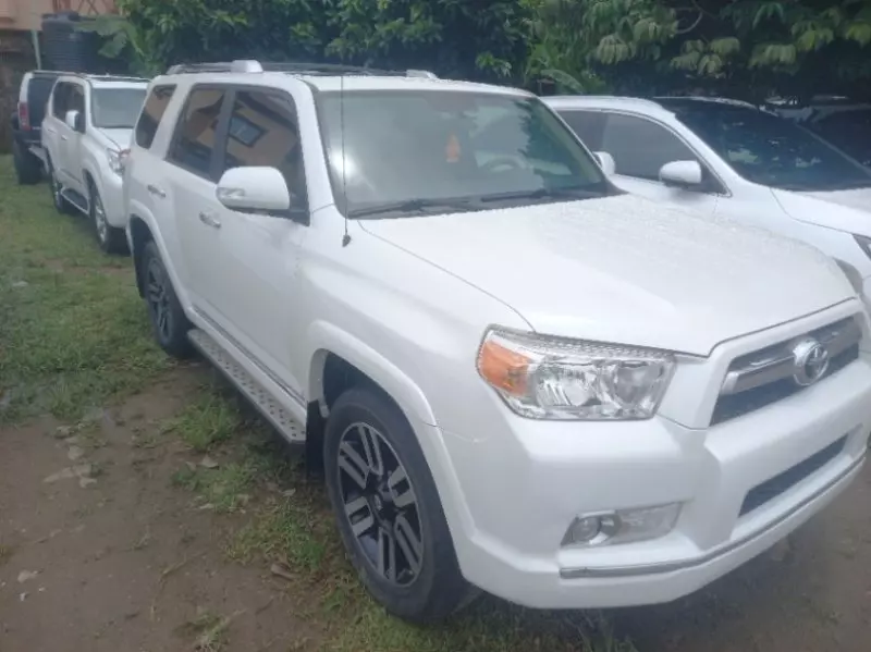 Toyota 4-Runner   - 2011