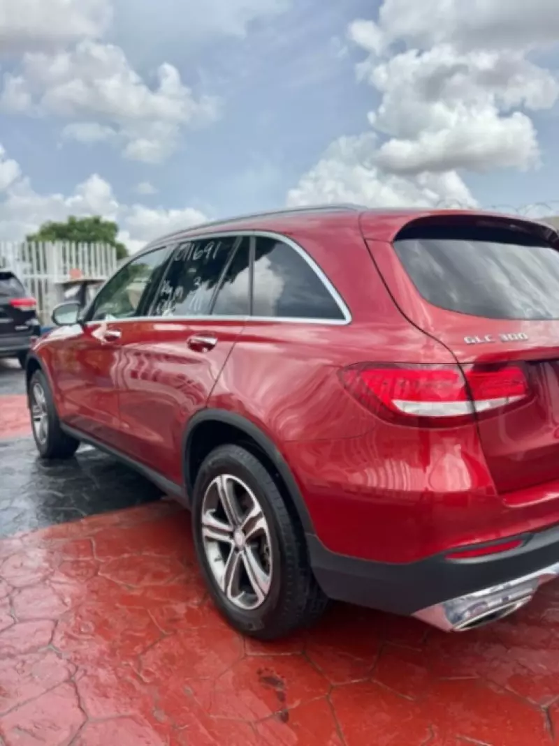 Mercedes-Benz GLC 300   - 2016