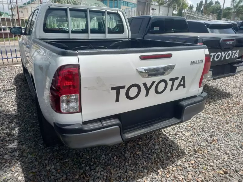 Toyota Hilux   - 2024