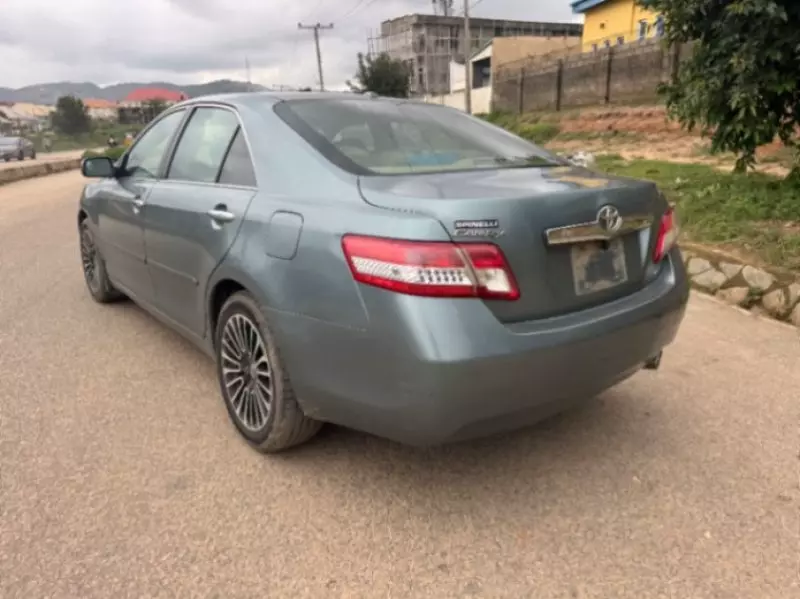 Toyota Camry   - 2010