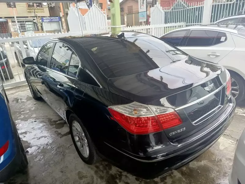 Hyundai Genesis   - 2011