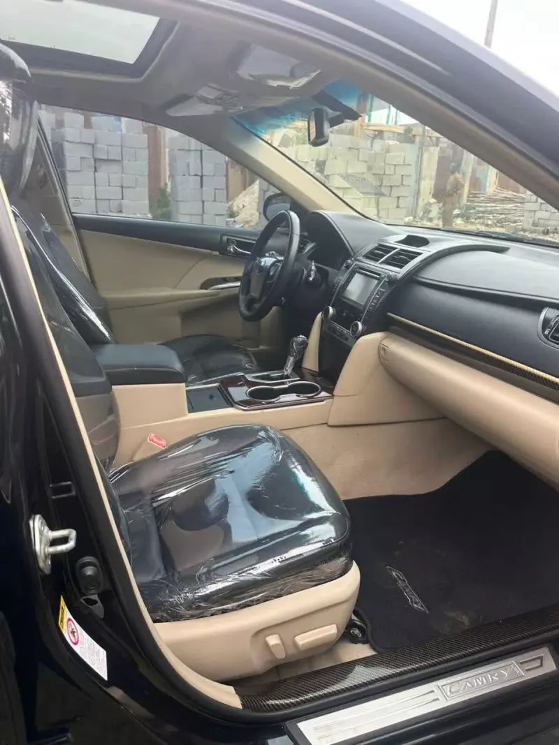 Toyota Camry   - 2012