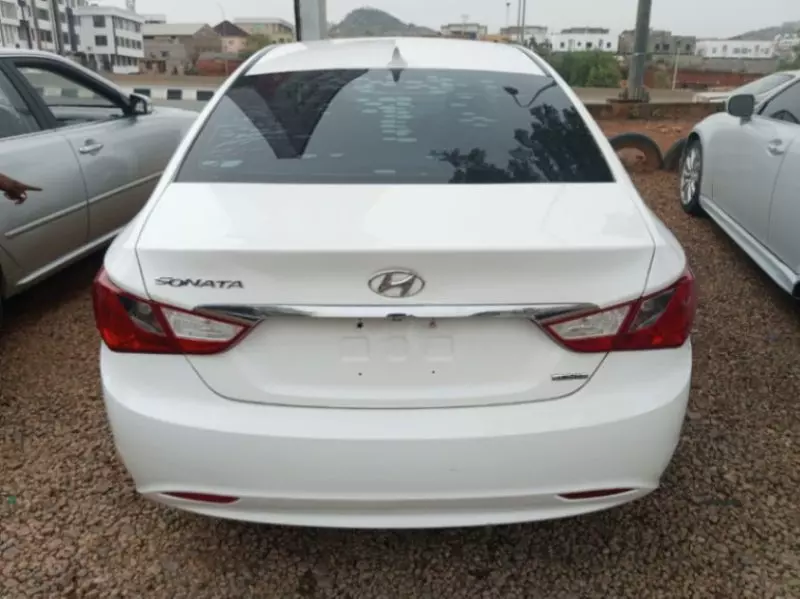 Hyundai Sonata   - 2012