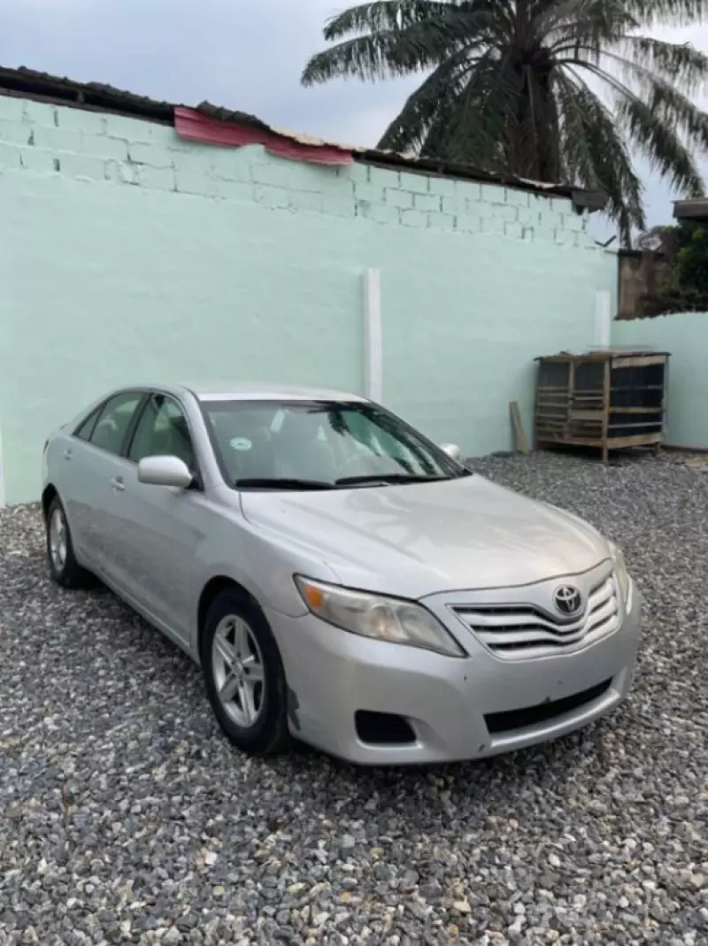 Toyota Camry   - 2011