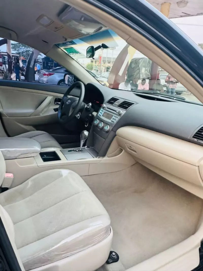 Toyota Camry   - 2009
