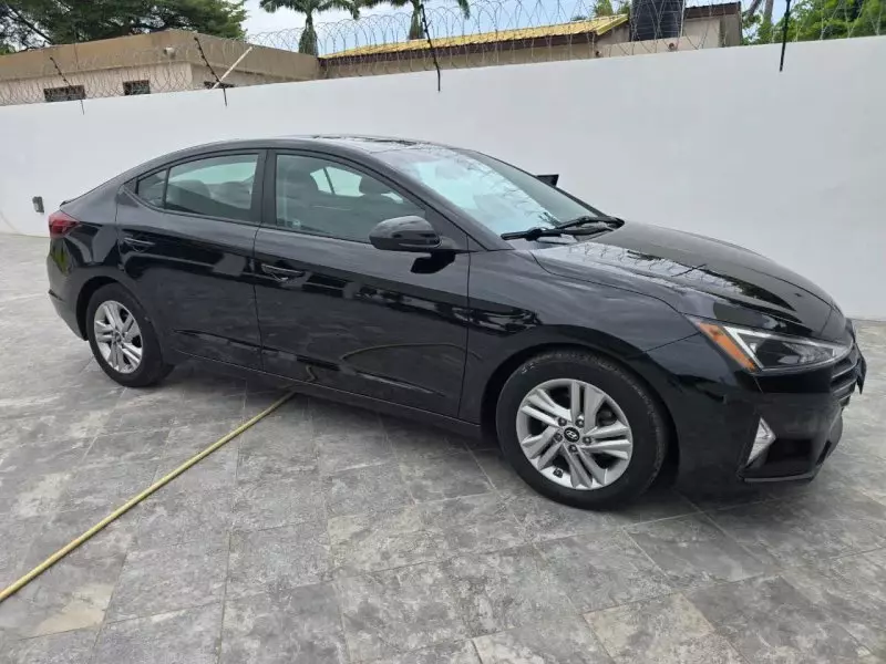 Hyundai Elantra   - 2020