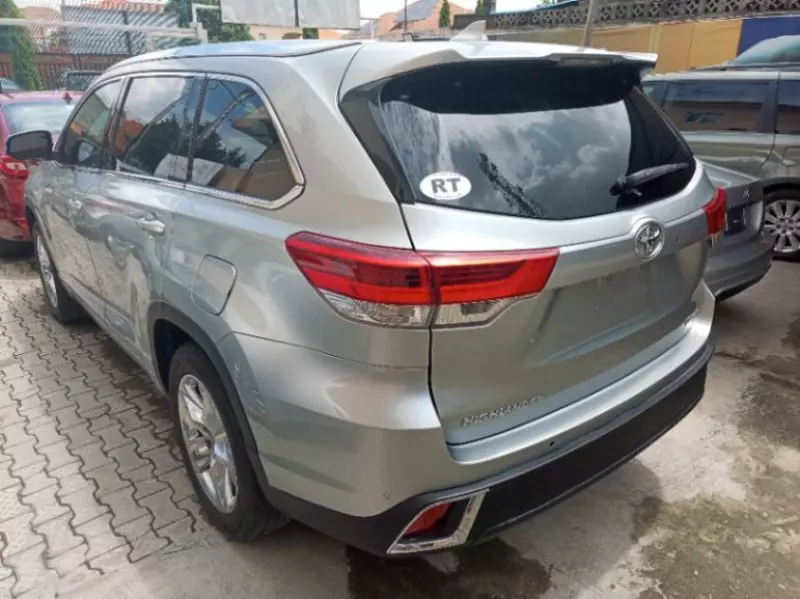 Toyota Highlander   - 2019