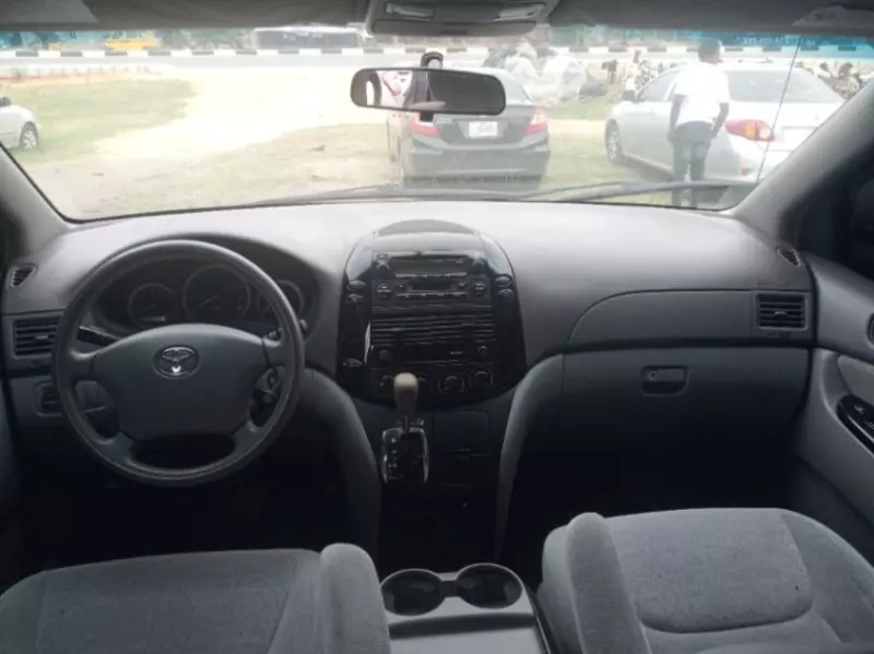 Toyota Sienna   - 2006