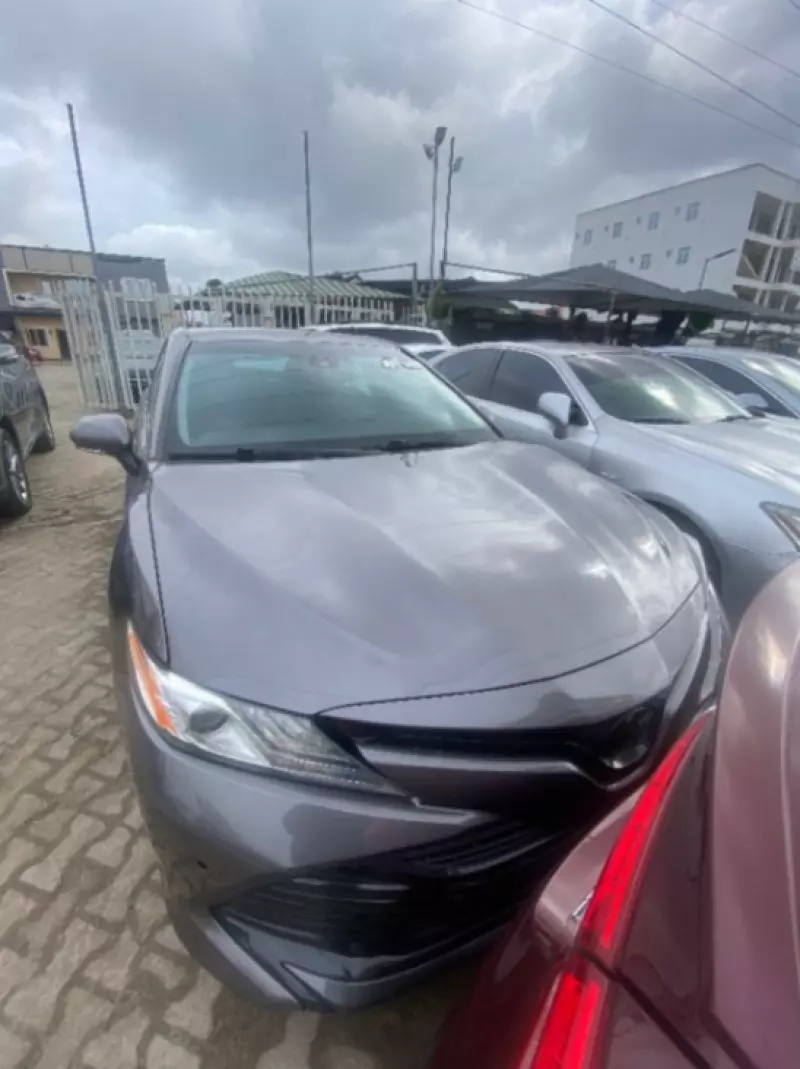 Toyota Camry   - 2018