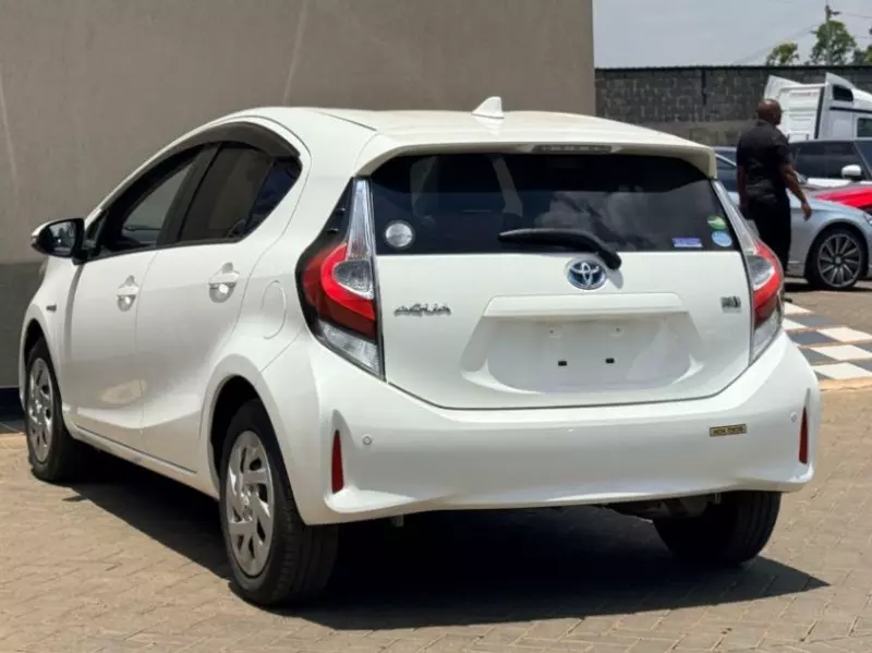 Toyota Aqua   - 2018