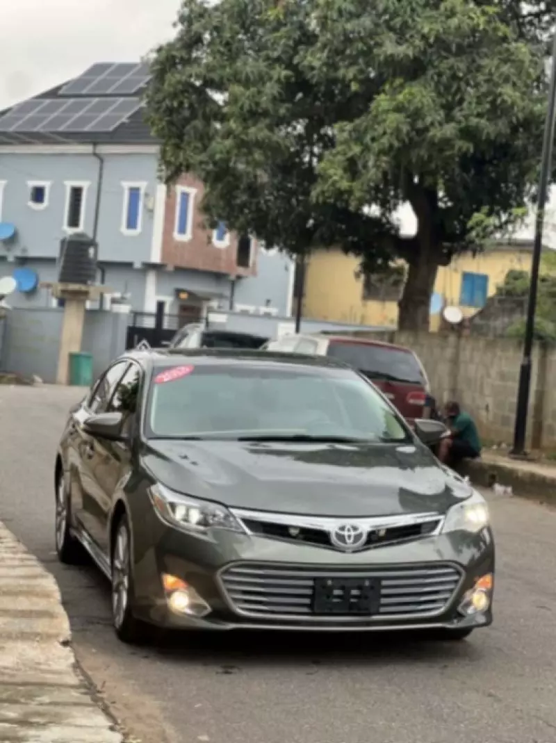 Toyota Avalon   - 2013
