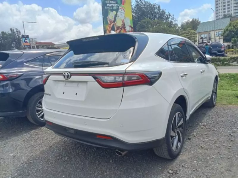 Toyota Harrier   - 2017