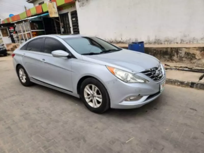 Hyundai Sonata   - 2011