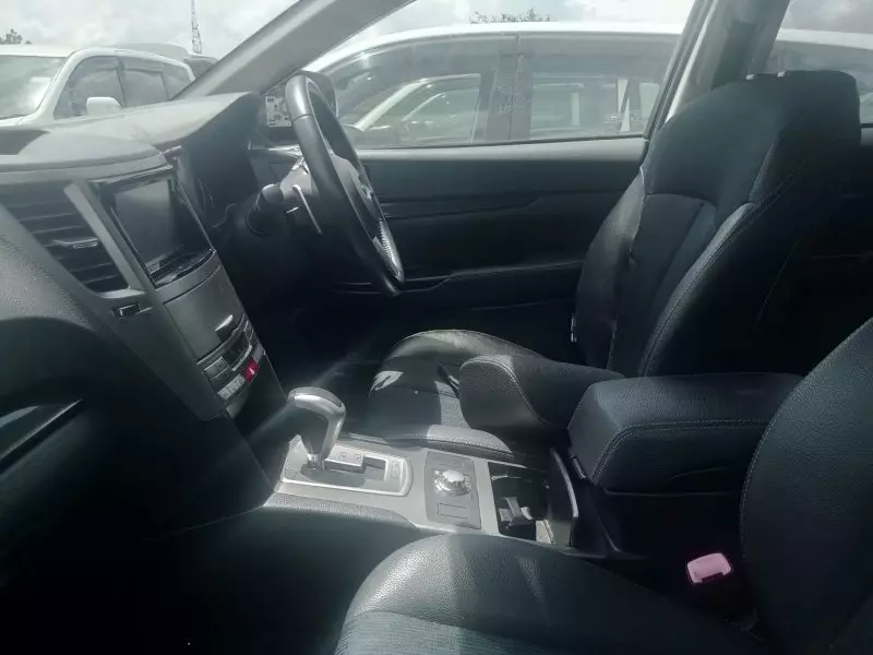 Subaru Outback   - 2011