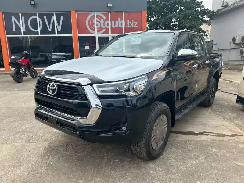 Toyota Hilux   - 2025
