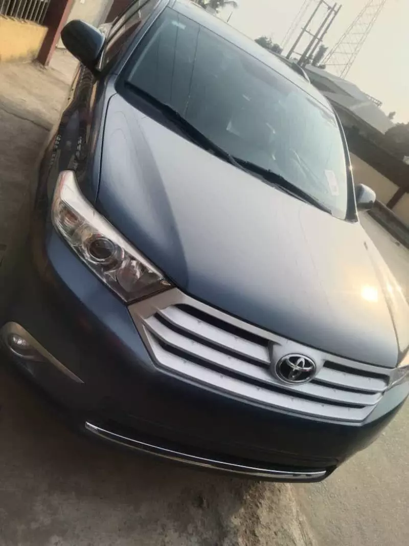 Toyota Highlander   - 2013