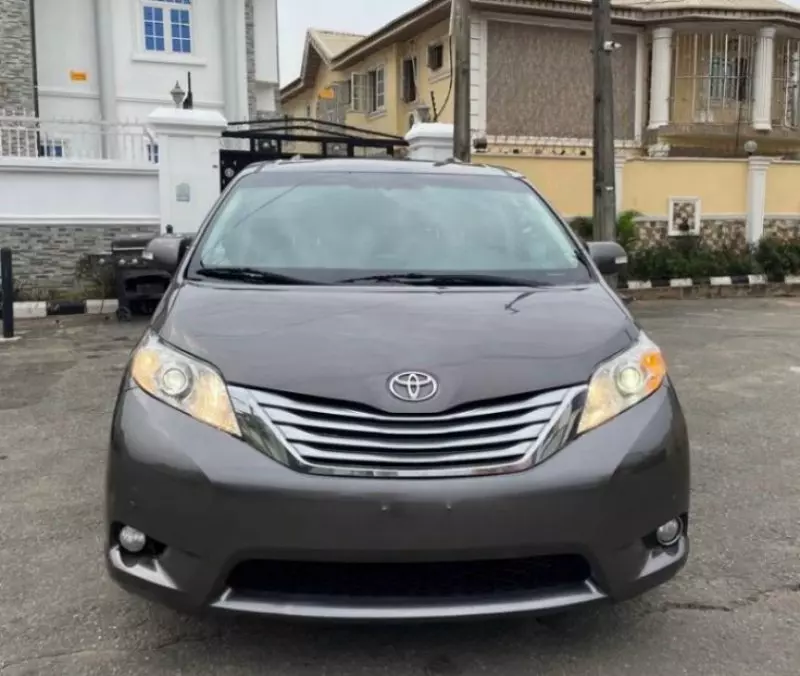 Toyota Sienna   - 2013