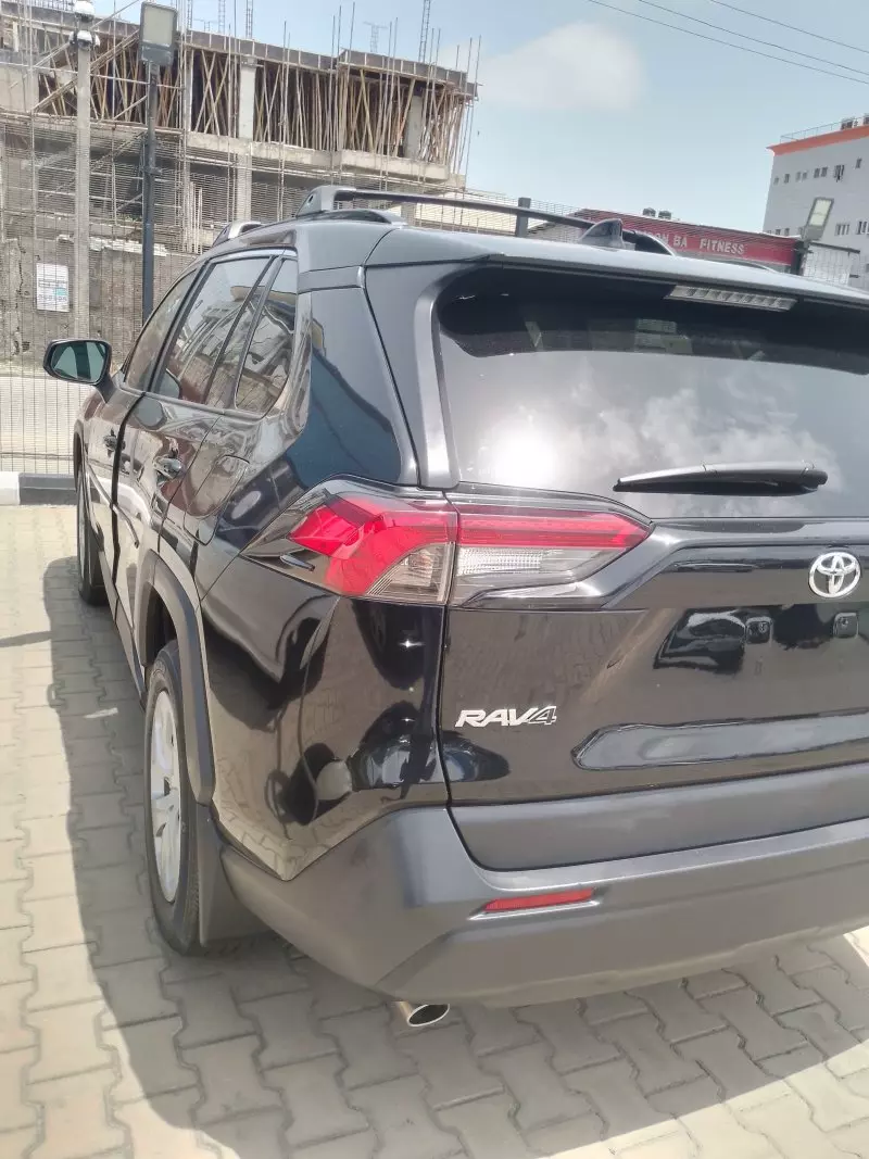 Toyota RAV 4   - 2021